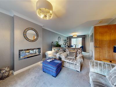 LOUNGE/DINING ROOM